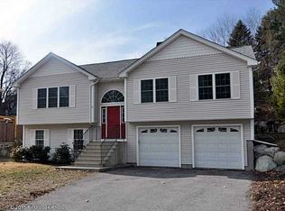 15 Fales St, Cranston, RI 02920