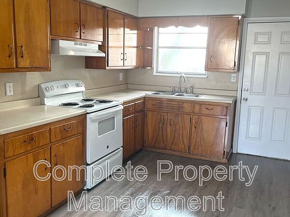 2nd image of 1108 Hall St #2