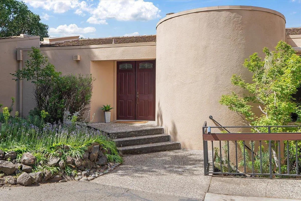 16655 Oak View Cir photo 1