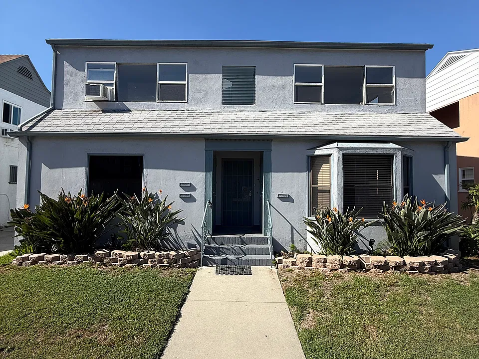 4073 1/2 8th Ave