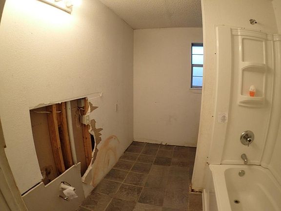 2nd image of 1918 Emmie Cir