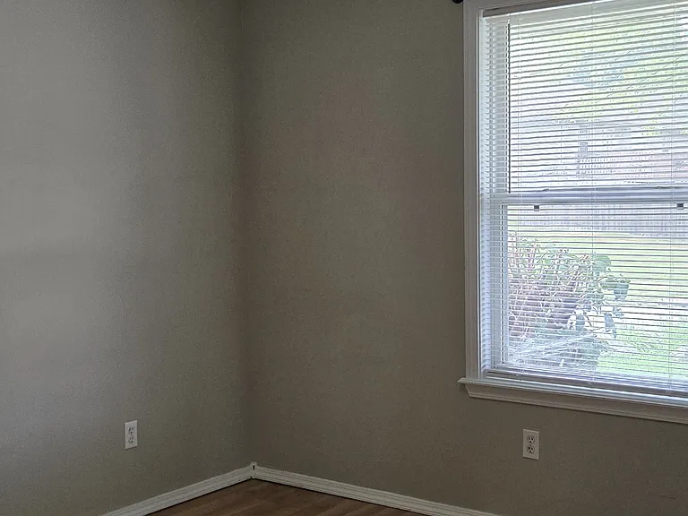 2042 E Charles St — Photo 11
