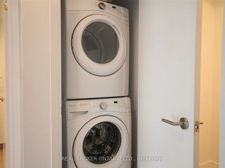 525 Adelaide St W #325 — Photo 15