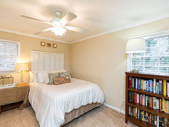4th image of 2229 Garland Dr