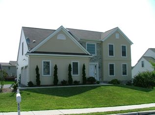 1820 Southrun Dr, Lancaster, PA 17602