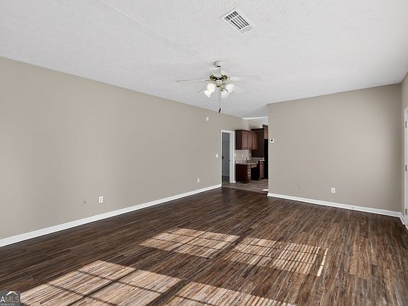 3rd image of 15 Parc Ln