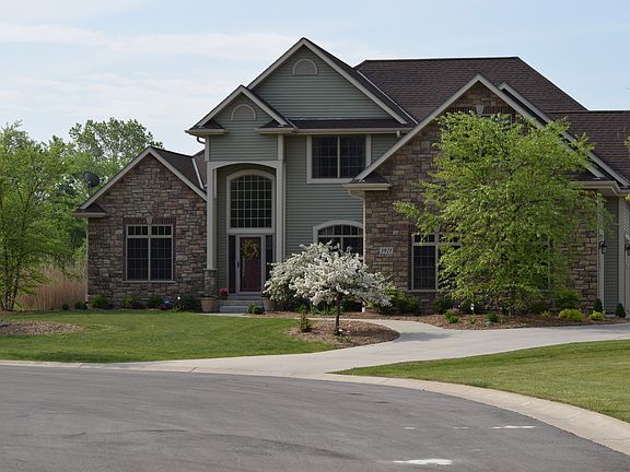 2nd image of 3921 E Green Meadows Ct