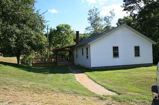 1st image of 225 Hillcrest Ln