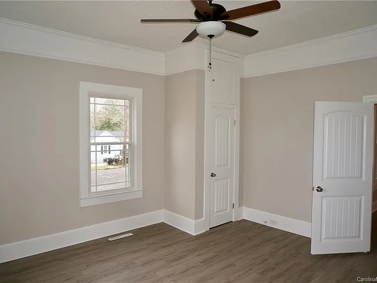 405 Oak Cir — Photo 4