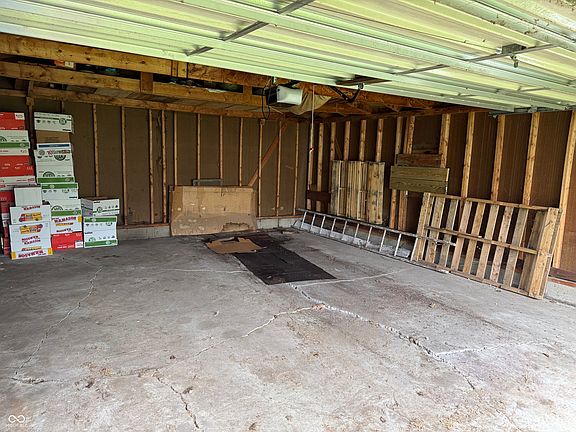 5th image of 1822 N Englewood Dr