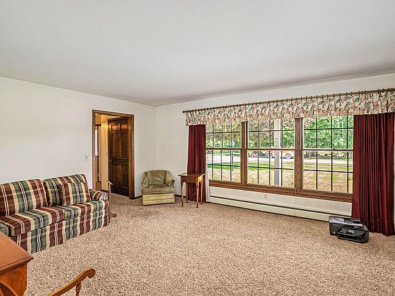 5th image of 200 E Brink St