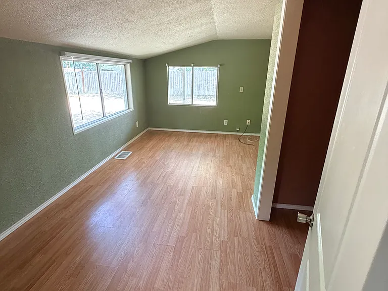 2102 Bois Darc Ln — Photo 11