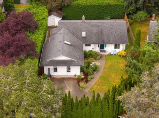 1215 Stellys Cross Rd #2, Central Saanich, BC V8M 1H3