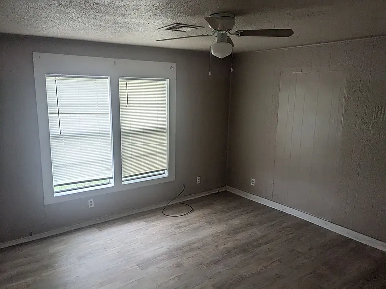 1812 E Young Ave — Photo 15