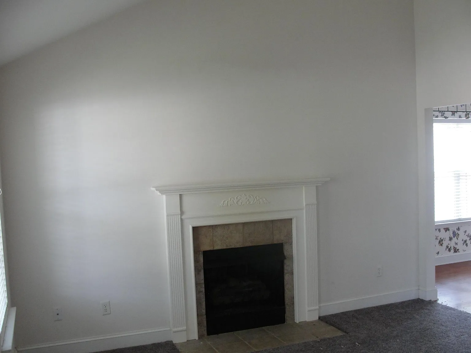 3 bed, 1.5 bath, 1328 sqft, $2,000 — Photo 3