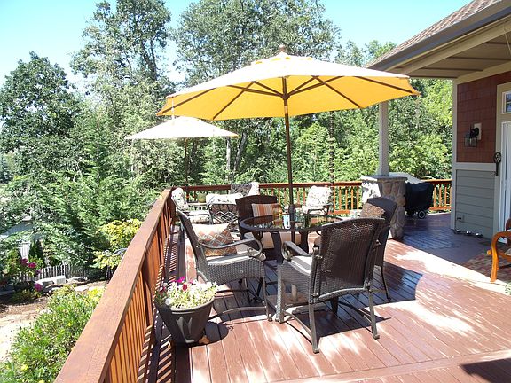 Entertainers Back Yard