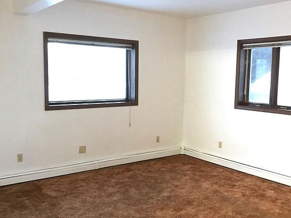 4th image of 2410 Loomis Dr #B