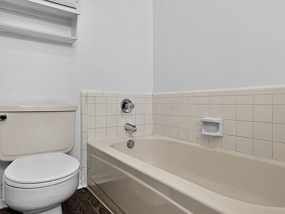 2nd image of 3104 Canterbury Ln