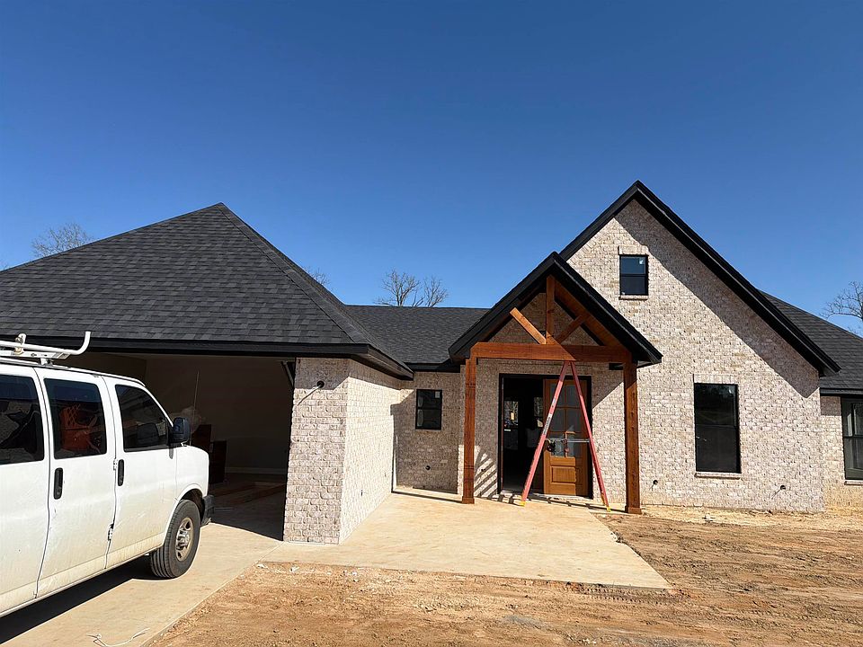 2nd image of 261 Big Oaks Rd