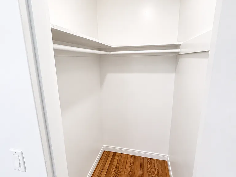 Completely Remodeled Spanish Style Midtown Apartment! Air Conditioning! — Photo 20