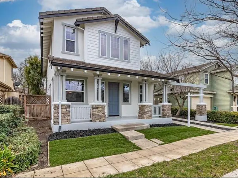 568 Engle Ct — Photo 16