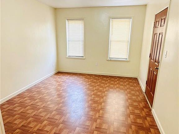 4th image of 328 39th St