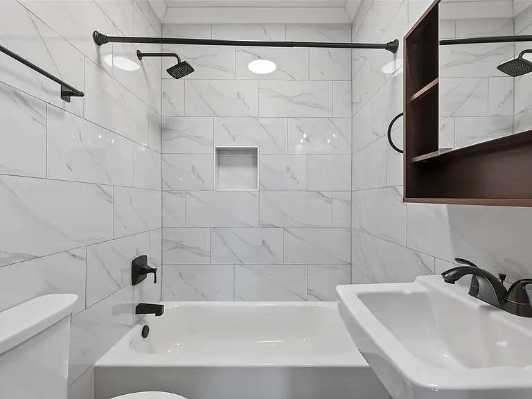 2202 Hutchins St #D — Photo 29