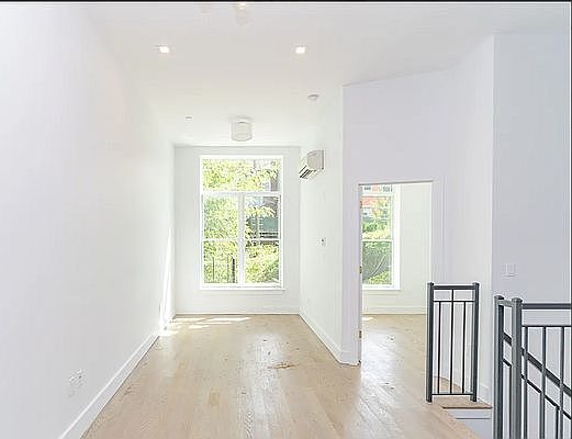 1st image of 424 Gates Ave #1AA
