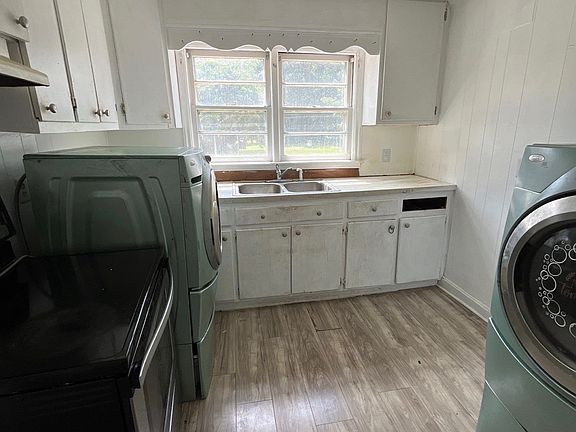 3rd image of 106 Jones St #Street1