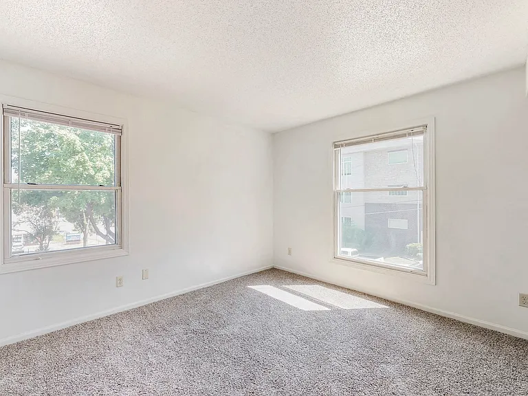 The 31st Street Apartments — Photo 27