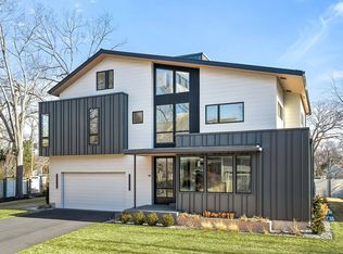 95 Deerfield Rd, Needham, MA 02492