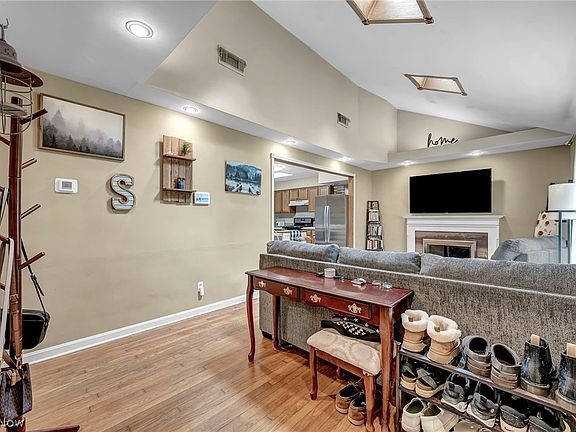 4th image of 5950 Louis Dr
