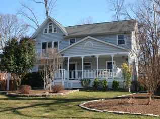 206 Oak St SW, Vienna, VA 22180