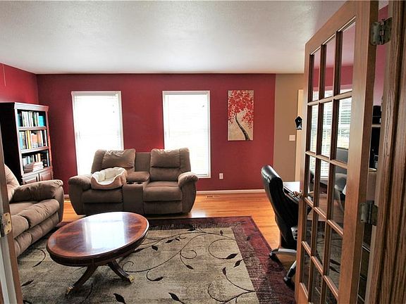 5th image of 4023 Queensbury Cir
