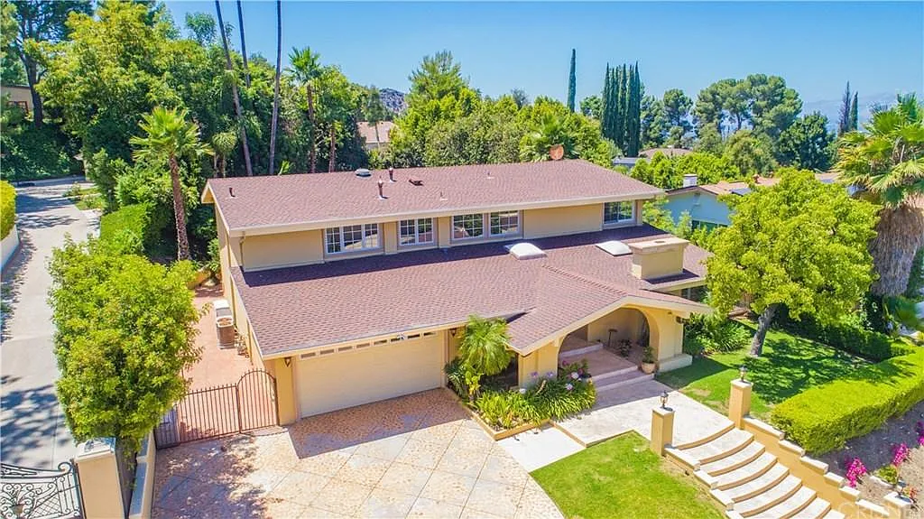 5 bed, 4.5 bath, 4080 sqft, $10,000 — Photo 4