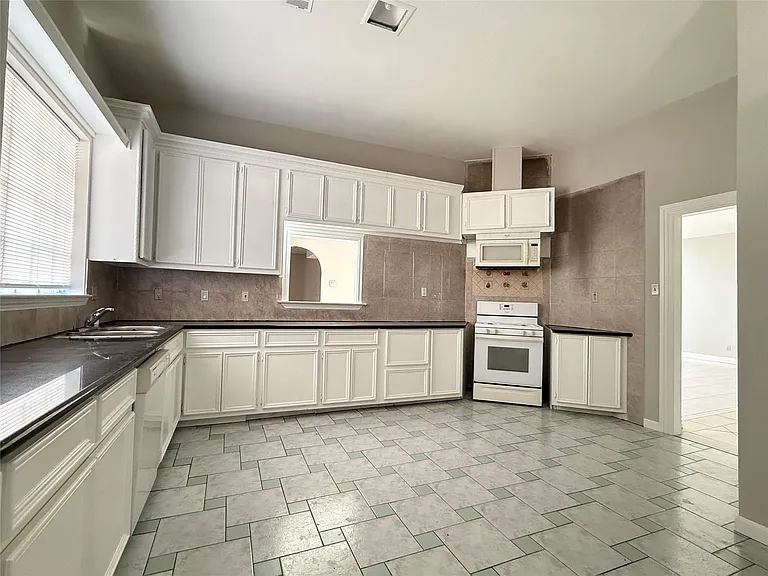11346 Old Telegraph Rd — Photo 8