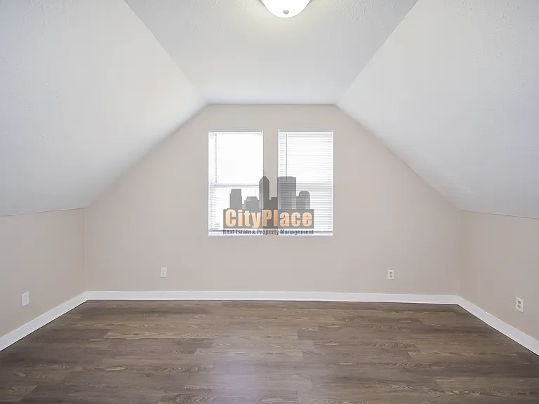 1541 Spruce St — Photo 18
