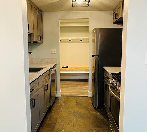 3rd image of 102 Brookwood Dr APT A