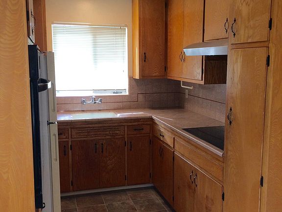 5th image of 904 Fremont Pl APT 2