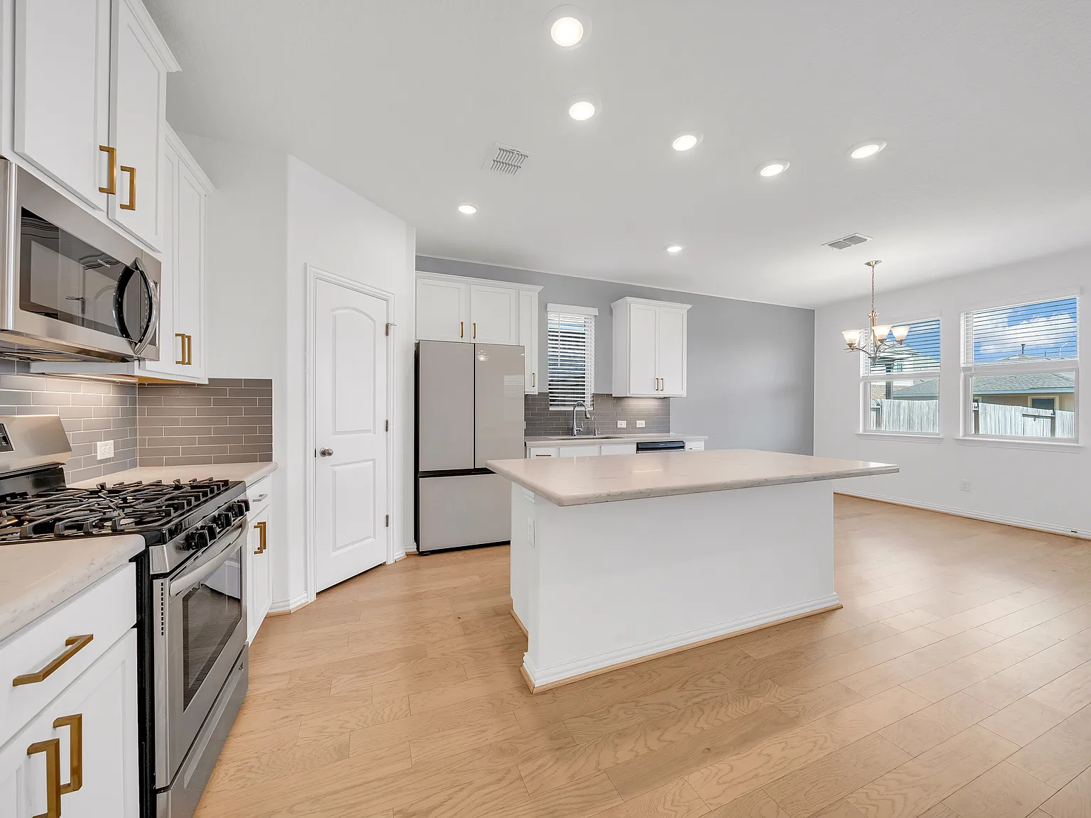 2050 Egret Ave — Photo 4
