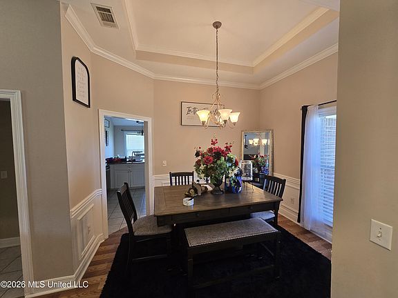 4th image of 606 Summer Pl