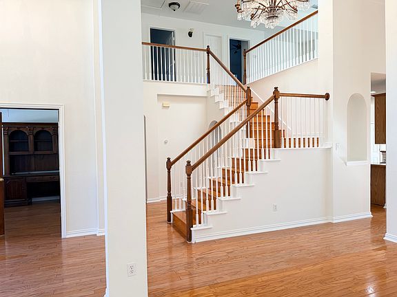 4th image of 4516 Avebury Dr