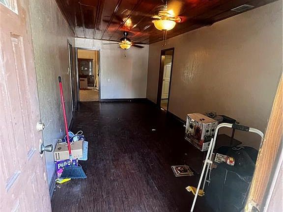 2nd image of 901 N Canna St