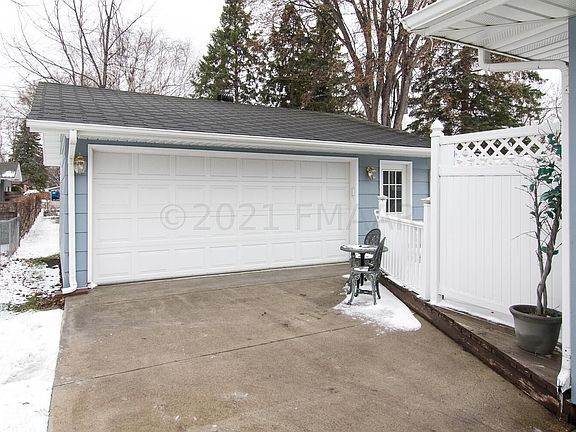3rd image of 1411 21st Ave S