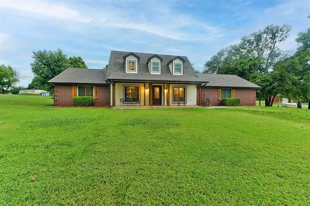 319 E Cedar Dr - Property Image