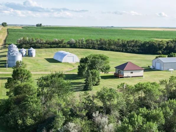 8915 20th Ave SE, Hague, ND 58542