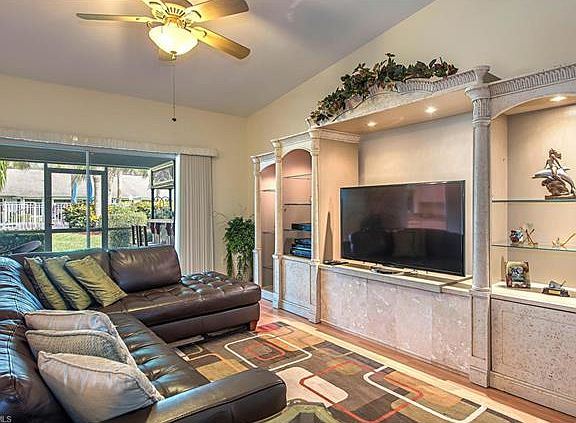 3rd image of 10804 King George Ln #2604