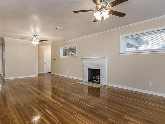 3rd image of 2039 Bowie St