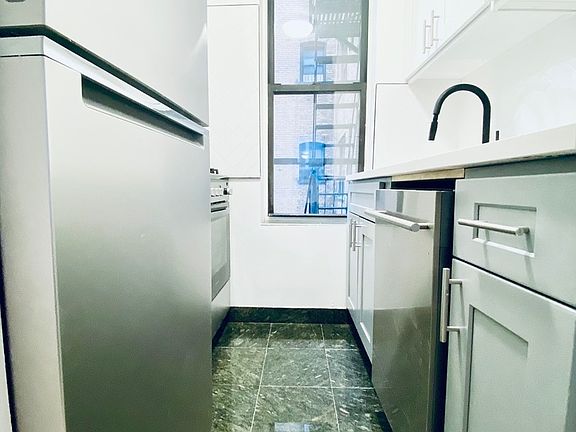 3rd image of 309 W 99th St APT 6C