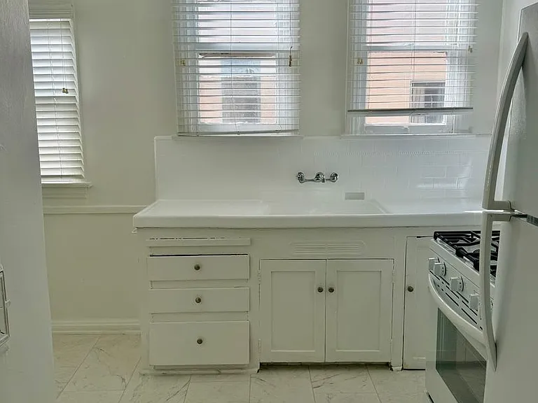 350 N Spaulding Ave — Photo 11